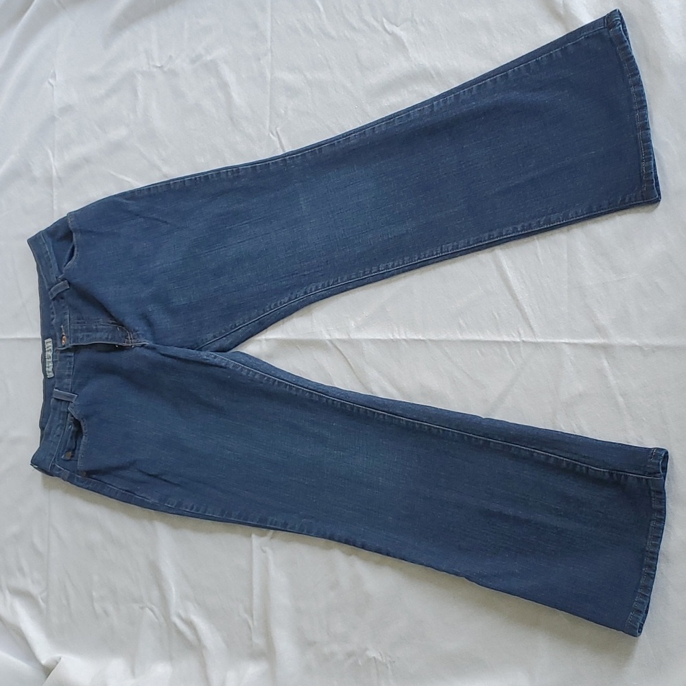 Levis women's Relaxed bootcut 550 Jean